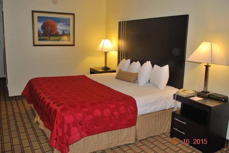 Ramada By Wyndham Asheville Southeast Exterior foto
