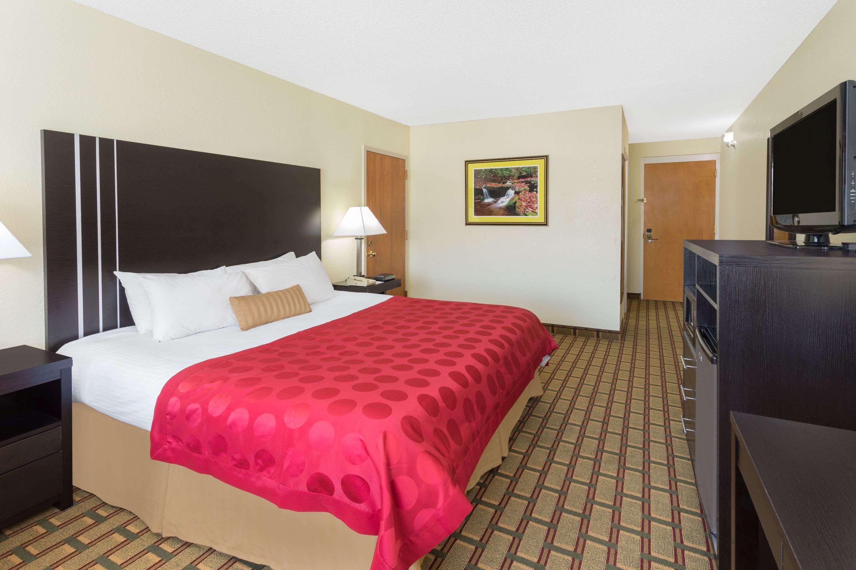 Ramada By Wyndham Asheville Southeast Exterior foto