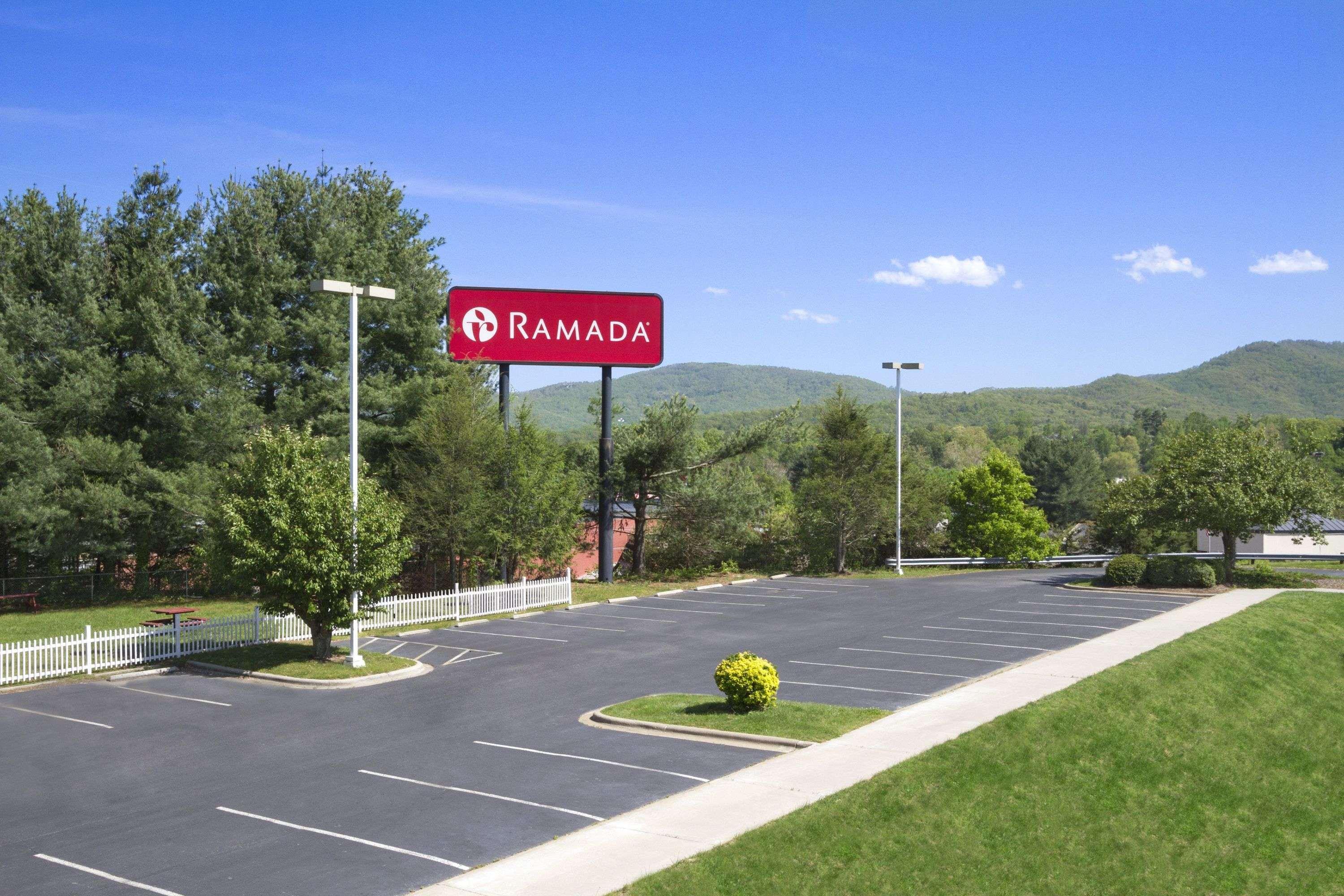 Ramada By Wyndham Asheville Southeast Exterior foto