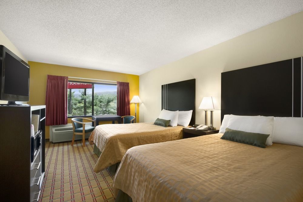 Ramada By Wyndham Asheville Southeast Exterior foto