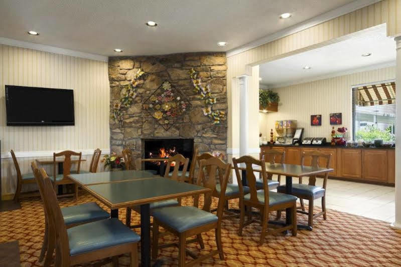 Ramada By Wyndham Asheville Southeast Exterior foto